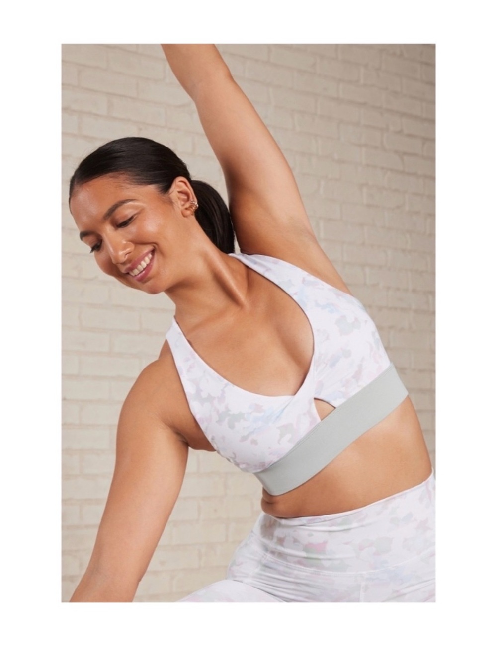 Fabletics Oasis Twist Sports Bra Twist Medium Impact Sakura Floral Gray Large